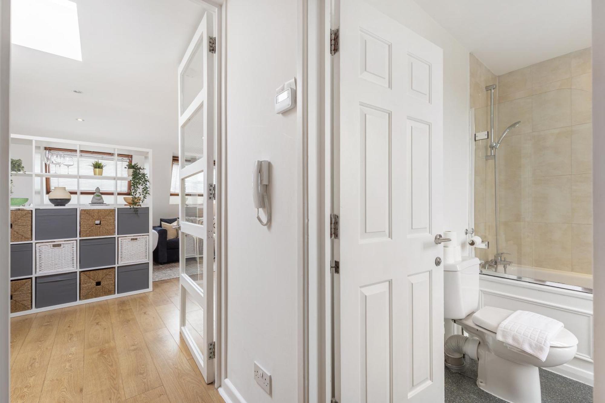 Apartment Bayswater Delight 59c