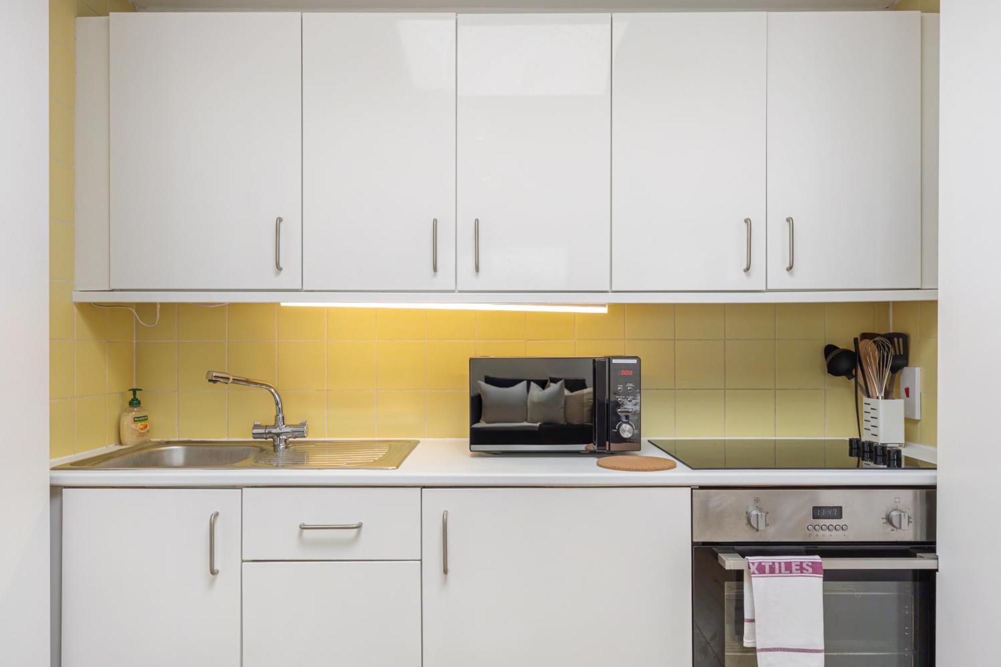 Apartment Bayswater Delight 59c *