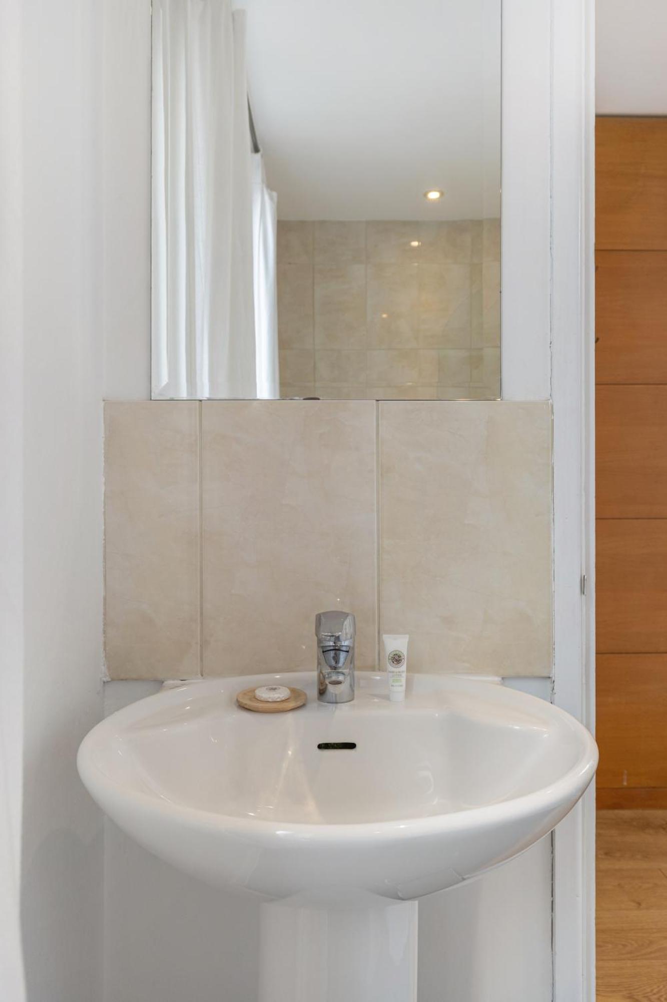 Apartment Bayswater Delight 59c