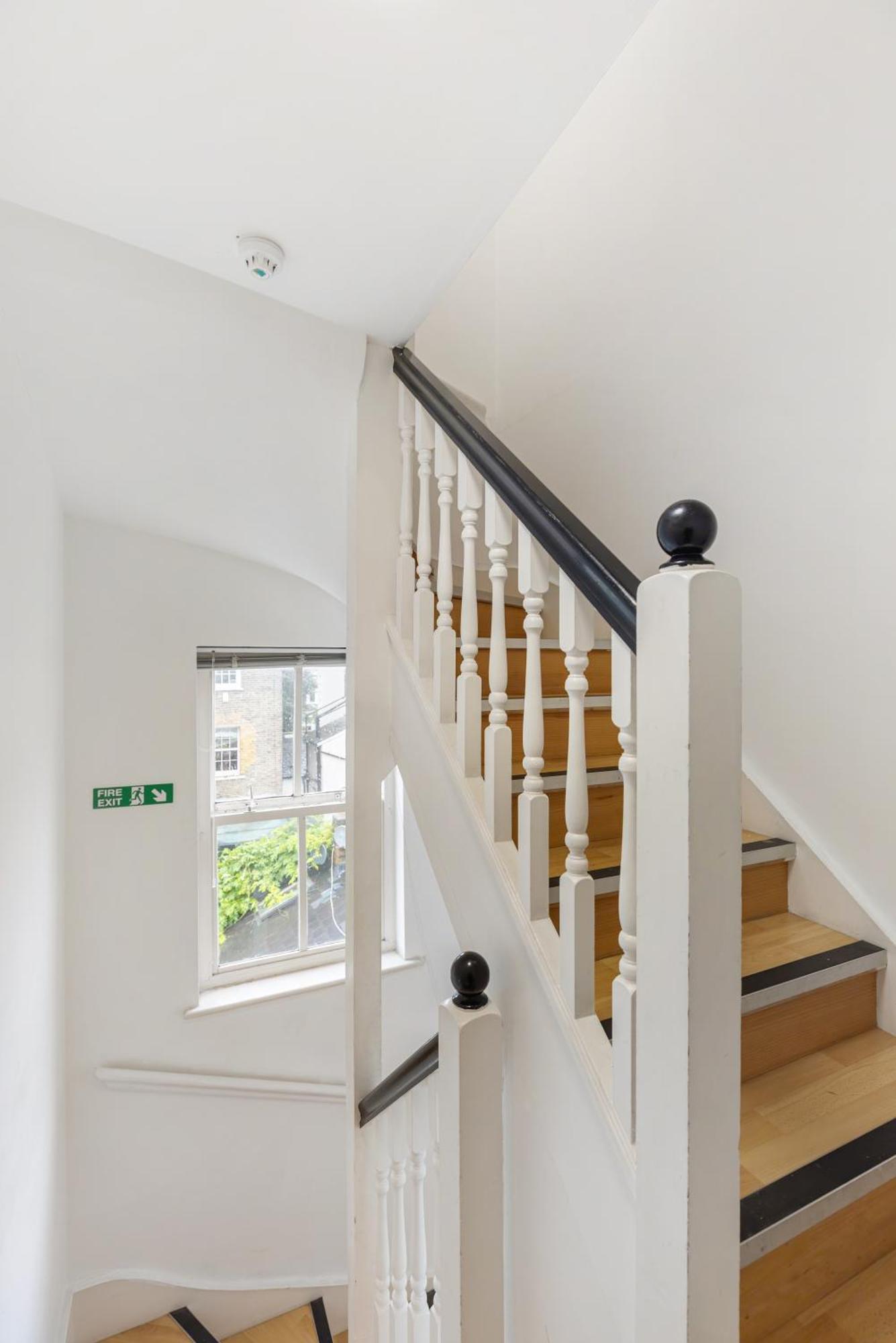 Apartment Bayswater Delight 59c